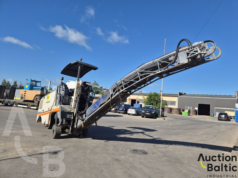 Wirtgen W50DC - Aszfaltozó gép: 4 kép. Wirtgen W50DC - Aszfaltozó gép: 4 kép.