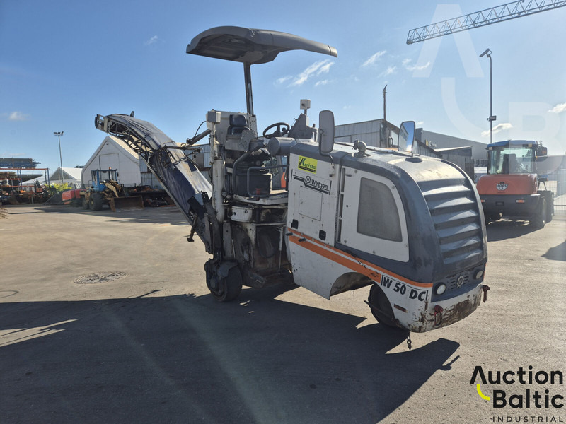 Wirtgen W50DC - Aszfaltozó gép: 2 kép. Wirtgen W50DC - Aszfaltozó gép: 2 kép.