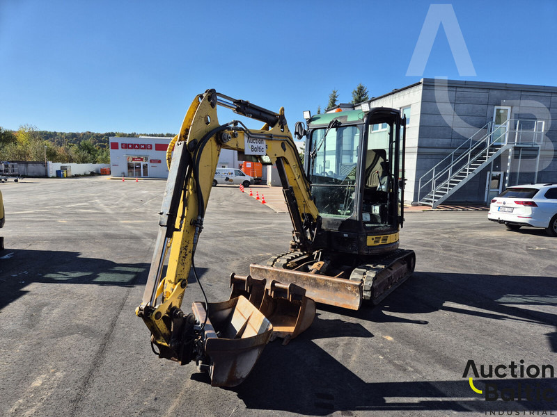 Yanmar Vio 33 U - Minikotró: 2 kép. Yanmar Vio 33 U - Minikotró: 2 kép.