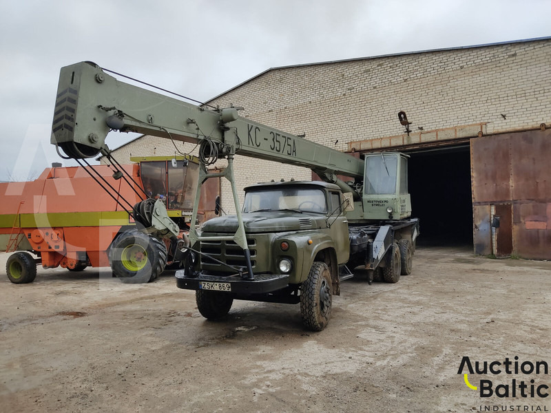 ZIL 133 - Terepjáró autódaru: 1 kép. ZIL 133 - Terepjáró autódaru: 1 kép.