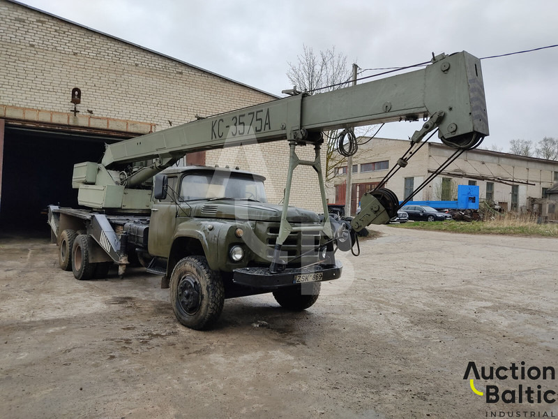 ZIL 133 - Terepjáró autódaru: 2 kép. ZIL 133 - Terepjáró autódaru: 2 kép.