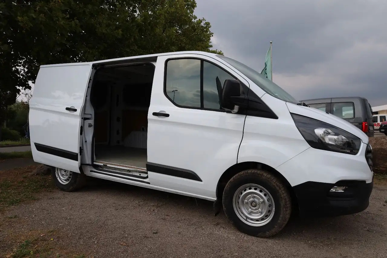 Ford Transit Custom Kasten 280 L1 - Furgon: 3 kép. Ford Transit Custom Kasten 280 L1 - Furgon: 3 kép.