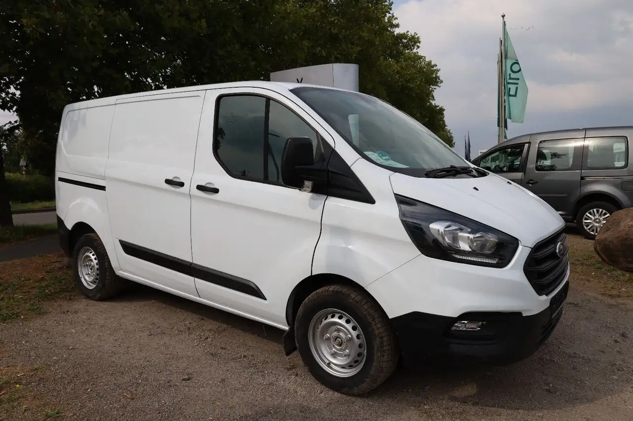Ford Transit Custom Kasten 280 L1 - Furgon: 2 kép. Ford Transit Custom Kasten 280 L1 - Furgon: 2 kép.
