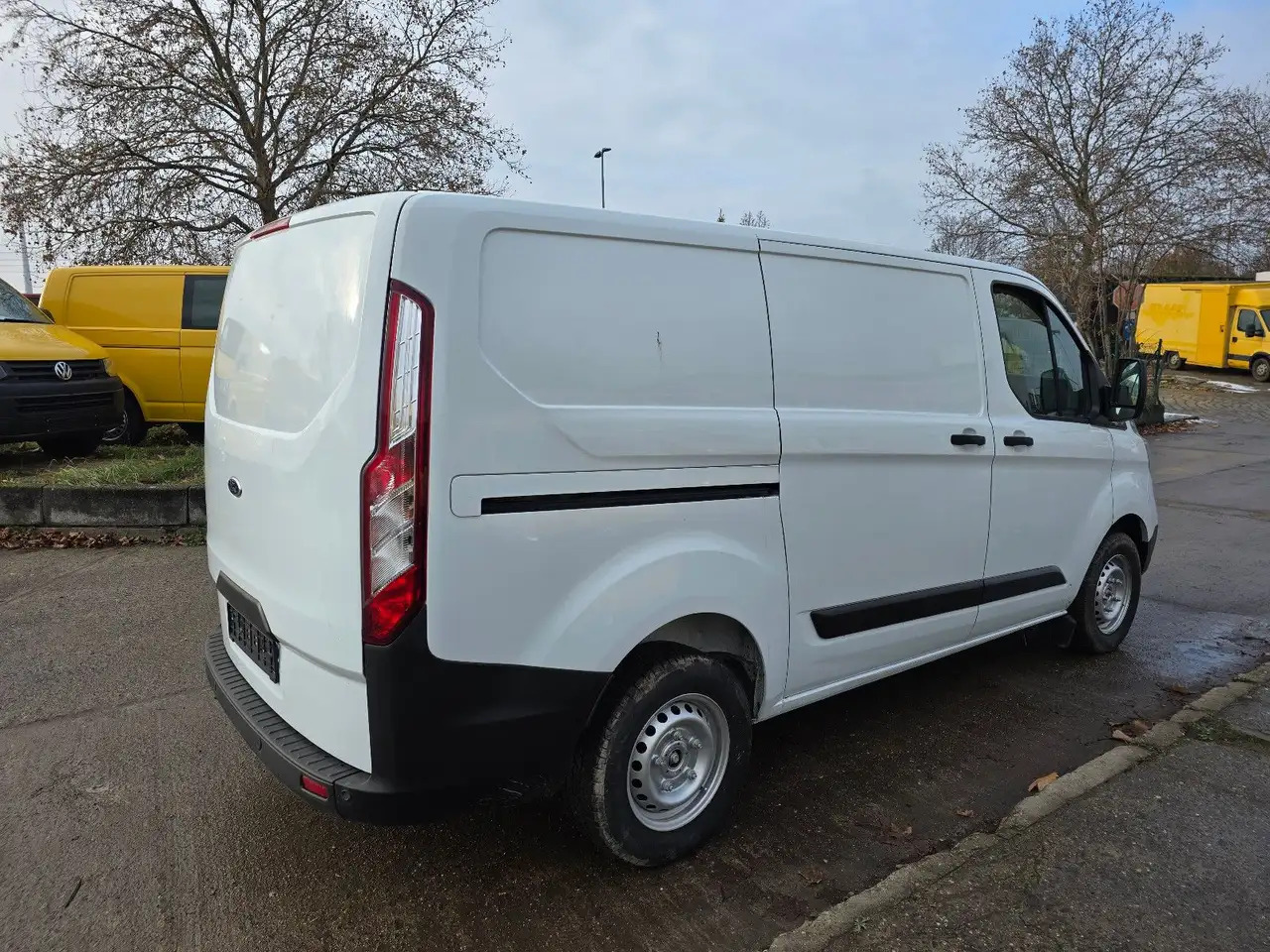 Ford Transit Custom Kasten 280 L1 - Furgon: 4 kép. Ford Transit Custom Kasten 280 L1 - Furgon: 4 kép.
