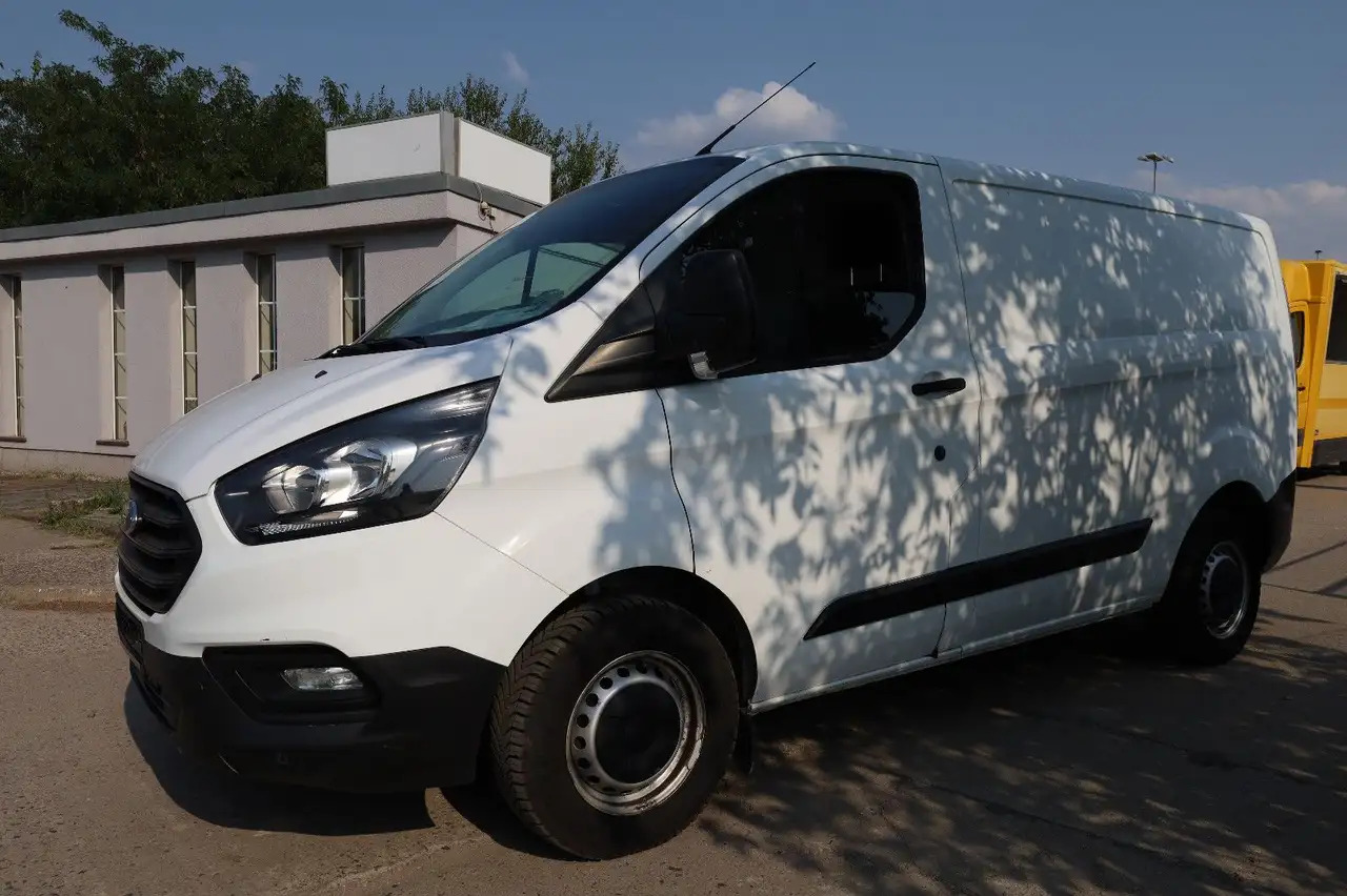 Ford Transit Custom Kasten 280 L1 - Furgon: 2 kép. Ford Transit Custom Kasten 280 L1 - Furgon: 2 kép.