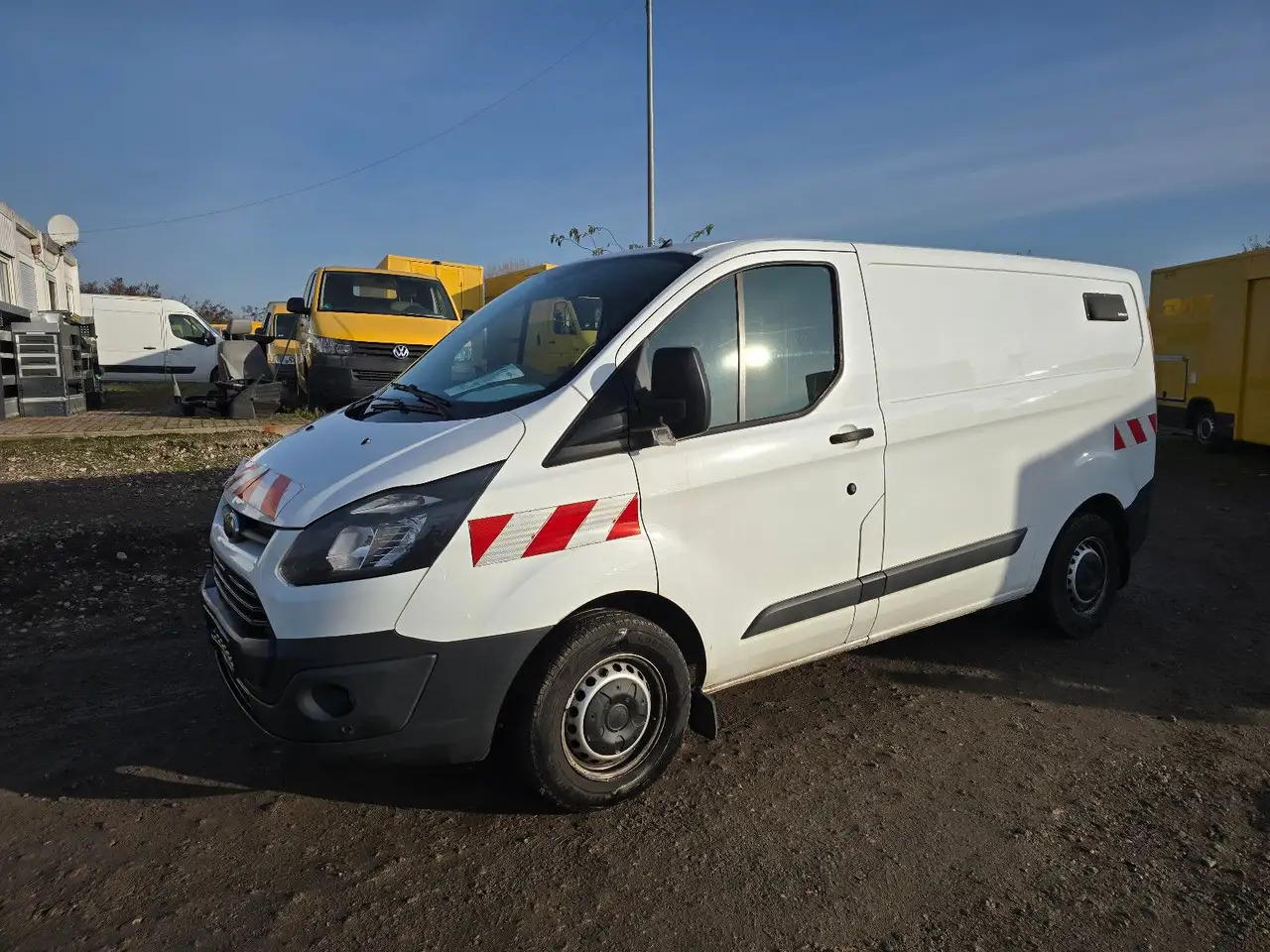Ford Transit Custom/Werkstattfahrzeug - Furgon: 2 kép. Ford Transit Custom/Werkstattfahrzeug - Furgon: 2 kép.