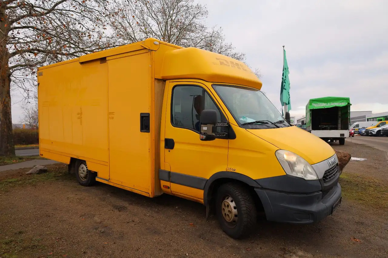 Iveco Daily/ Regalsystem/Luftfeder/1. Hand - Dobozos kisteherautó: 1 kép. Iveco Daily/ Regalsystem/Luftfeder/1. Hand - Dobozos kisteherautó: 1 kép.