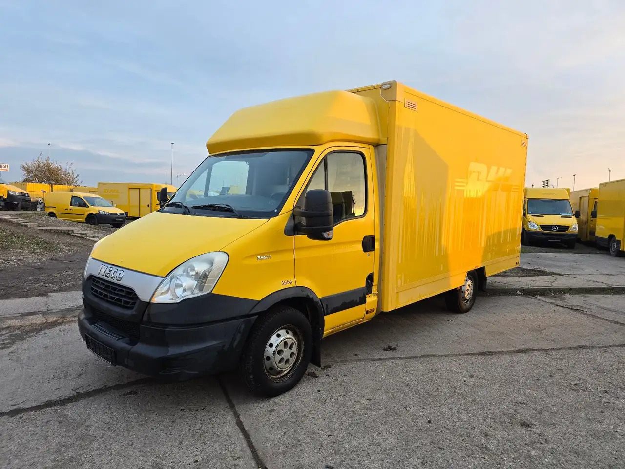 Iveco Daily/ Regalsystem/Luftfeder/1. Hand - Dobozos kisteherautó: 1 kép. Iveco Daily/ Regalsystem/Luftfeder/1. Hand - Dobozos kisteherautó: 1 kép.