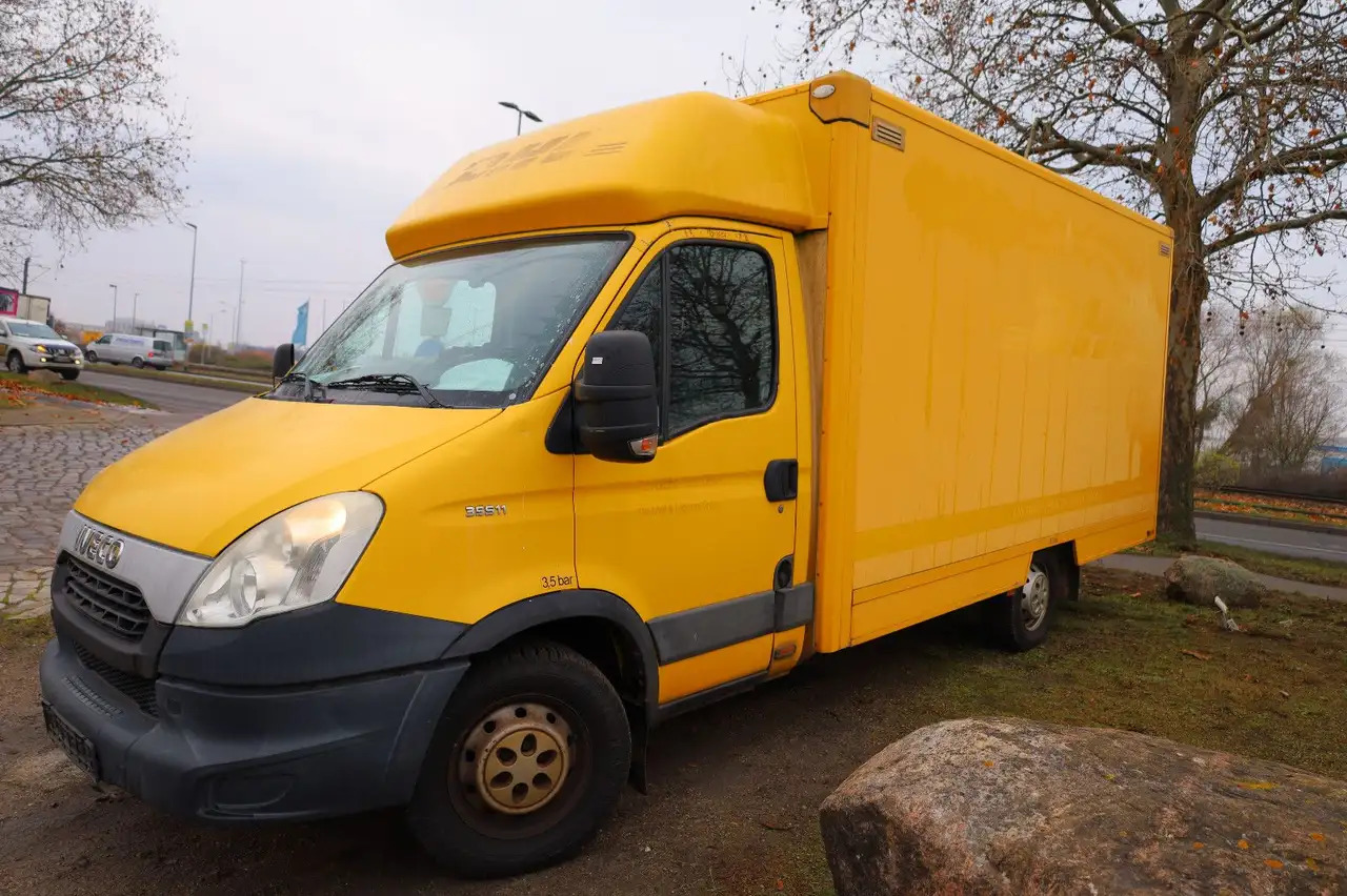 Iveco Daily/ Regalsystem/Luftfeder/1. Hand - Dobozos kisteherautó: 2 kép. Iveco Daily/ Regalsystem/Luftfeder/1. Hand - Dobozos kisteherautó: 2 kép.