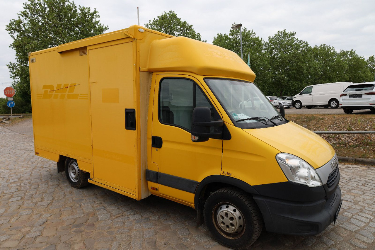 Iveco Daily/ Regalsystem/Luftfeder/KURZ - Dobozos kisteherautó: 2 kép. Iveco Daily/ Regalsystem/Luftfeder/KURZ - Dobozos kisteherautó: 2 kép.