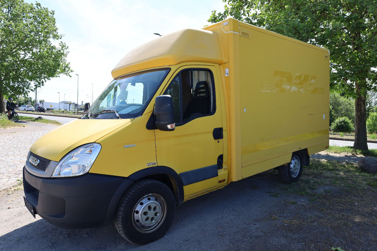 Iveco Daily/ Regalsystem/Luftfeder/KURZ - Dobozos kisteherautó: 2 kép. Iveco Daily/ Regalsystem/Luftfeder/KURZ - Dobozos kisteherautó: 2 kép.