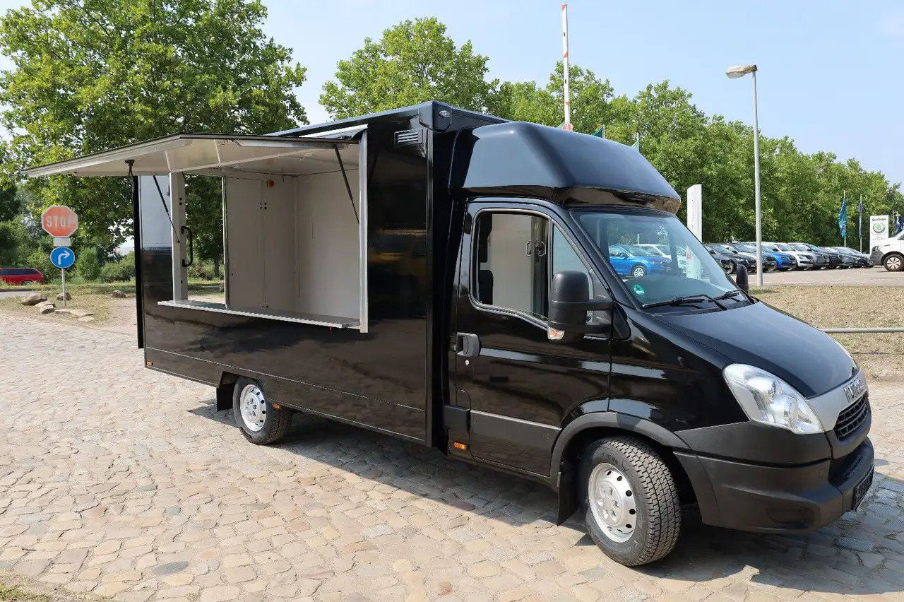 Iveco IS35SI2AA/ FOODTRUCK/Daily/EU5/1. Hand - Büféautó: 1 kép. Iveco IS35SI2AA/ FOODTRUCK/Daily/EU5/1. Hand - Büféautó: 1 kép.