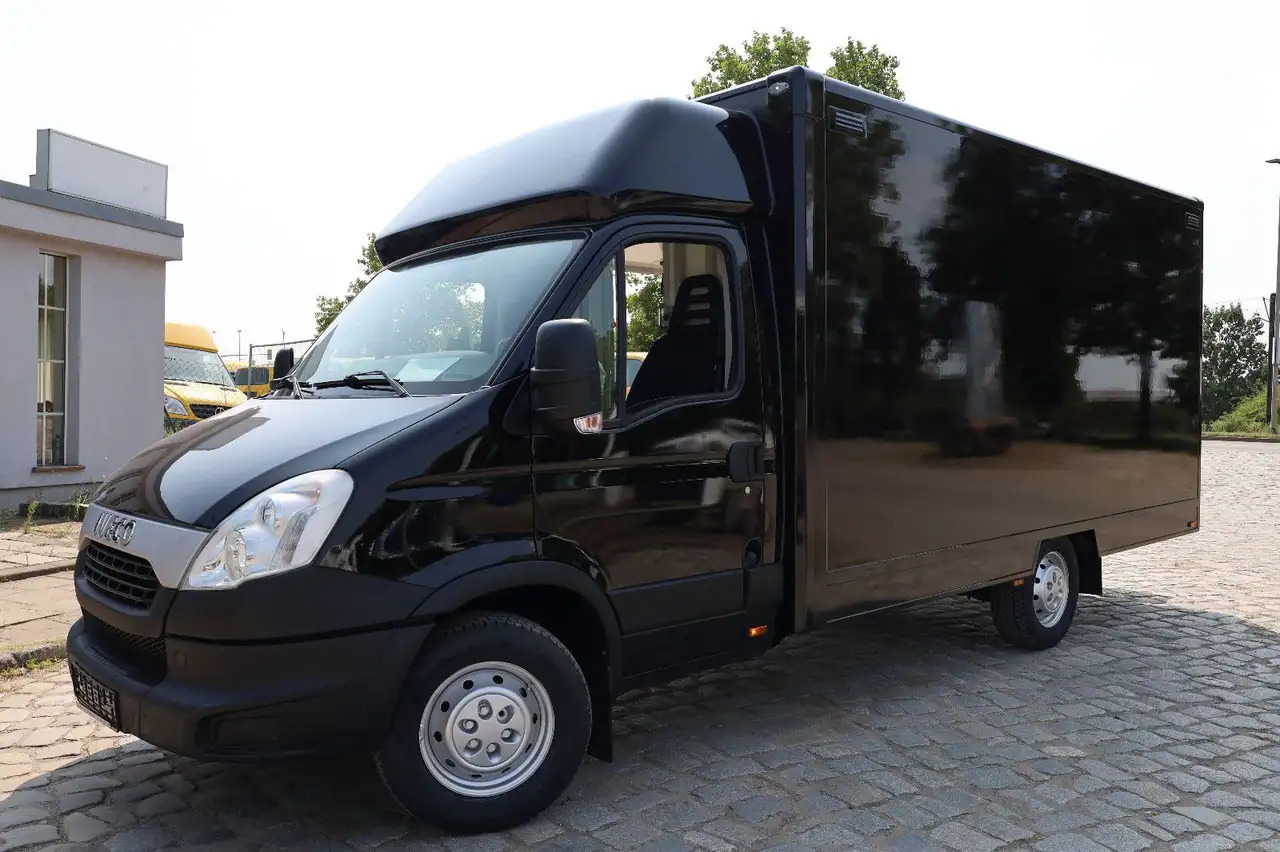 Iveco IS35SI2AA/ FOODTRUCK/Daily/EU5/1. Hand - Büféautó: 5 kép. Iveco IS35SI2AA/ FOODTRUCK/Daily/EU5/1. Hand - Büféautó: 5 kép.