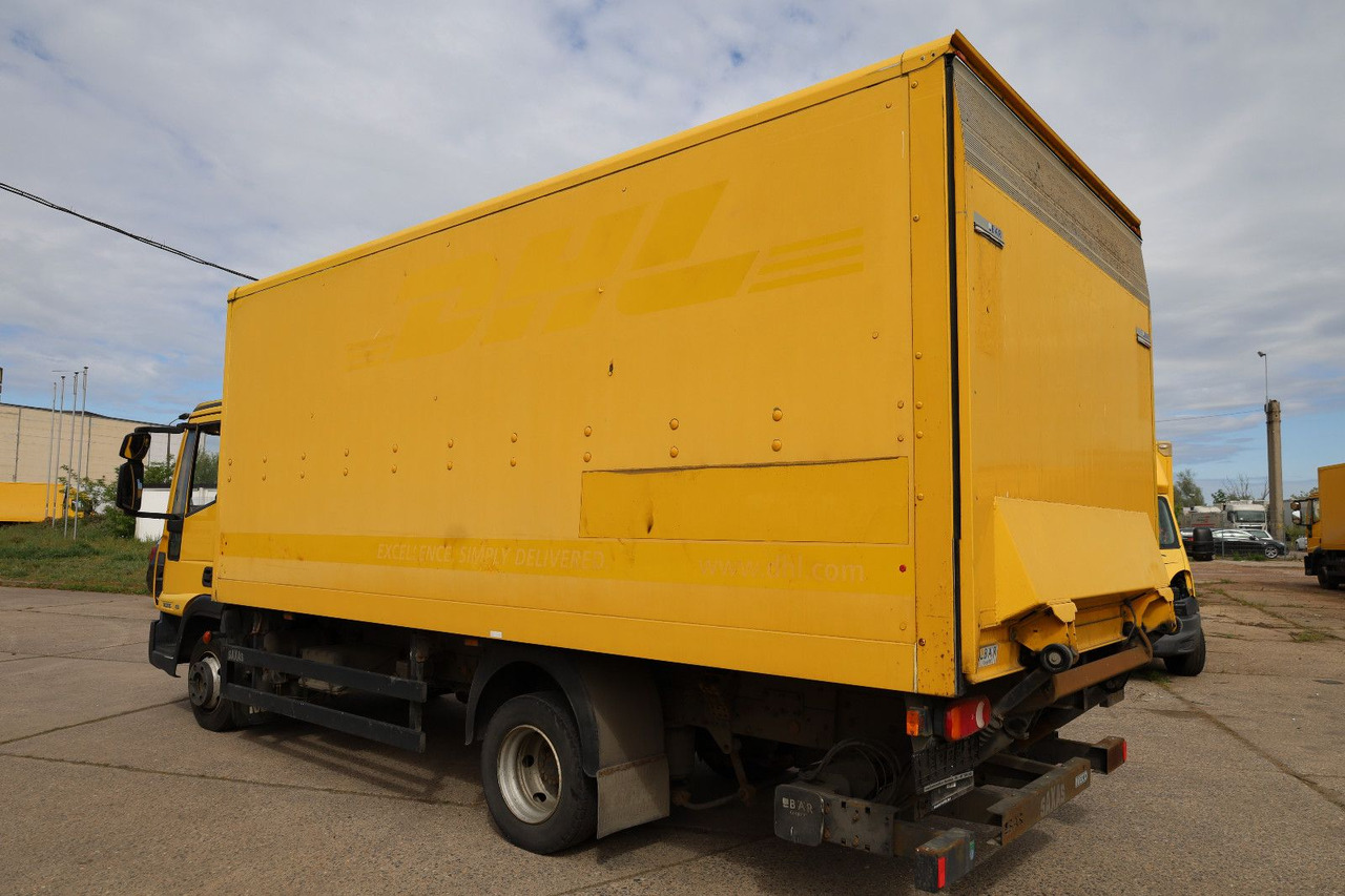Iveco M752/Koffer/ 1. Hand - Dobozos kisteherautó: 4 kép. Iveco M752/Koffer/ 1. Hand - Dobozos kisteherautó: 4 kép.