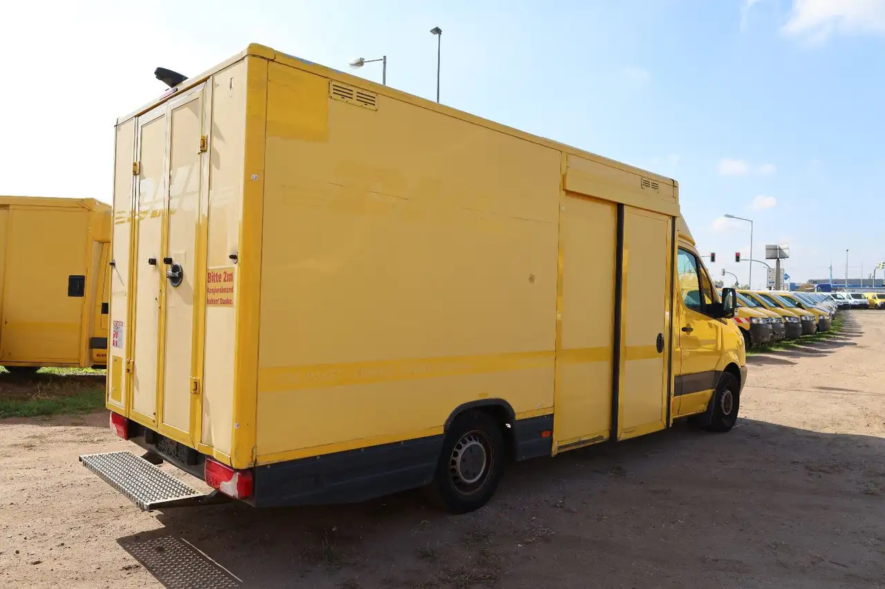 Mercedes-Benz Sprinter II Pritsche/ Koffer/Regalsystem - Dobozos kisteherautó: 3 kép. Mercedes-Benz Sprinter II Pritsche/ Koffer/Regalsystem - Dobozos kisteherautó: 3 kép.