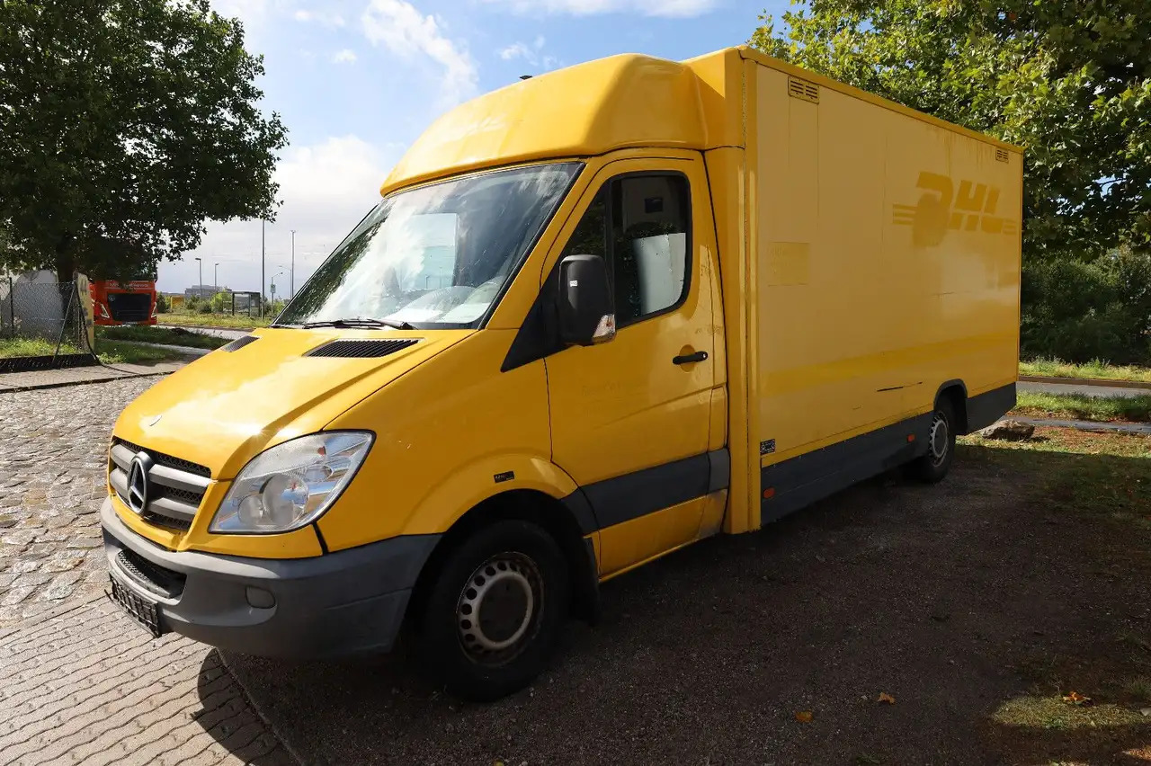 Mercedes-Benz Sprinter II Pritsche/ Koffer/Regalsystem - Dobozos kisteherautó: 1 kép. Mercedes-Benz Sprinter II Pritsche/ Koffer/Regalsystem - Dobozos kisteherautó: 1 kép.