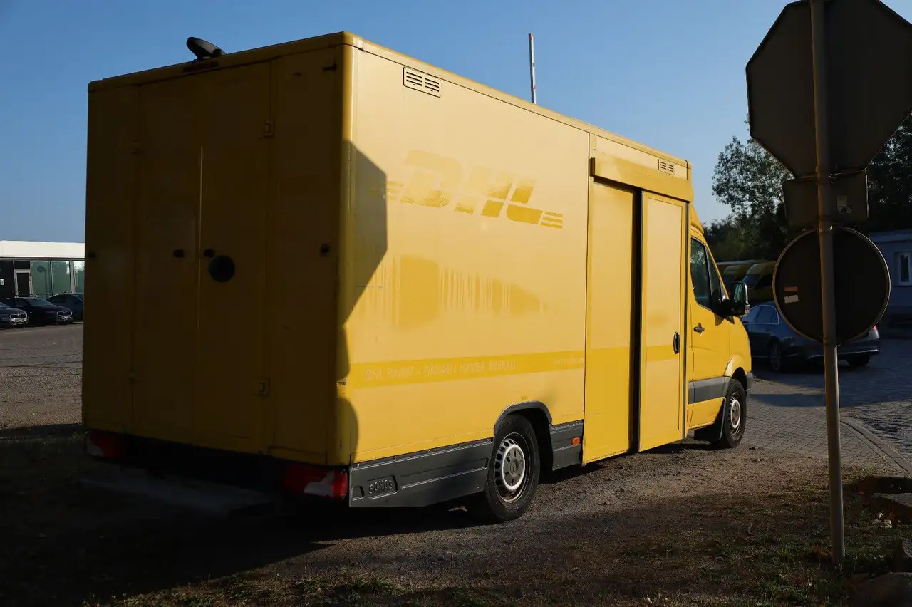 Mercedes-Benz Sprinter II Pritsche/ Koffer/Regalsystem - Dobozos kisteherautó: 5 kép. Mercedes-Benz Sprinter II Pritsche/ Koffer/Regalsystem - Dobozos kisteherautó: 5 kép.