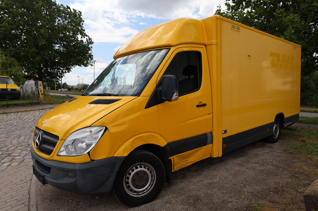 Mercedes-Benz Sprinter II Pritsche/ Koffer/Regalsystem - Dobozos kisteherautó: 2 kép. Mercedes-Benz Sprinter II Pritsche/ Koffer/Regalsystem - Dobozos kisteherautó: 2 kép.