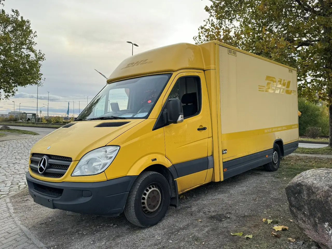 Mercedes-Benz Sprinter II Pritsche/ Koffer/Regalsystem - Dobozos kisteherautó: 2 kép. Mercedes-Benz Sprinter II Pritsche/ Koffer/Regalsystem - Dobozos kisteherautó: 2 kép.