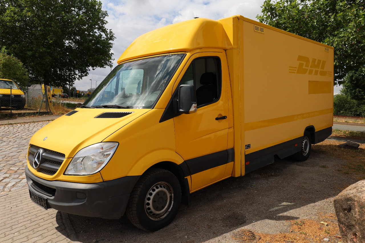 Mercedes-Benz Sprinter II Pritsche/ Koffer/Regalsystem - Dobozos kisteherautó: 1 kép. Mercedes-Benz Sprinter II Pritsche/ Koffer/Regalsystem - Dobozos kisteherautó: 1 kép.
