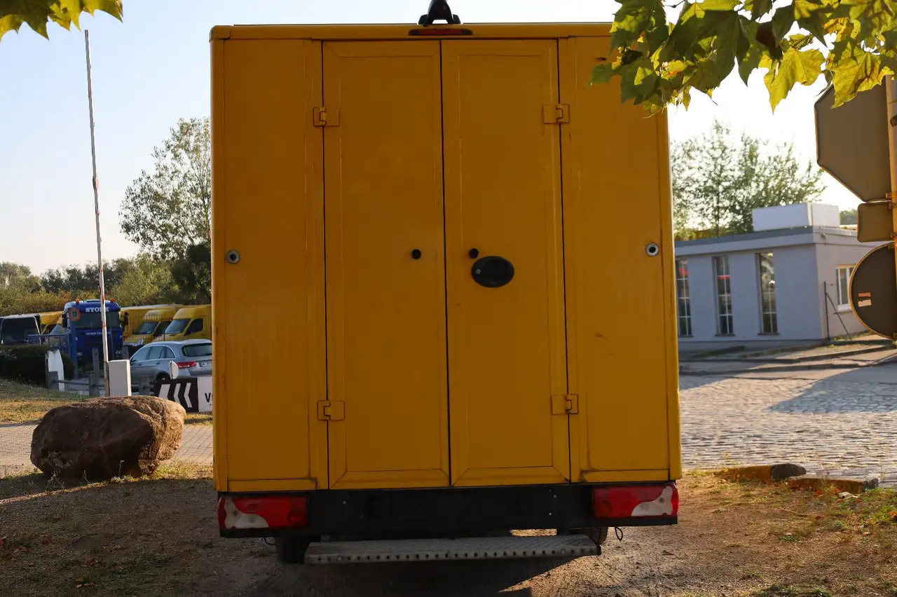 Mercedes-Benz Sprinter II Pritsche/ Koffer/Regalsystem - Dobozos kisteherautó: 4 kép. Mercedes-Benz Sprinter II Pritsche/ Koffer/Regalsystem - Dobozos kisteherautó: 4 kép.