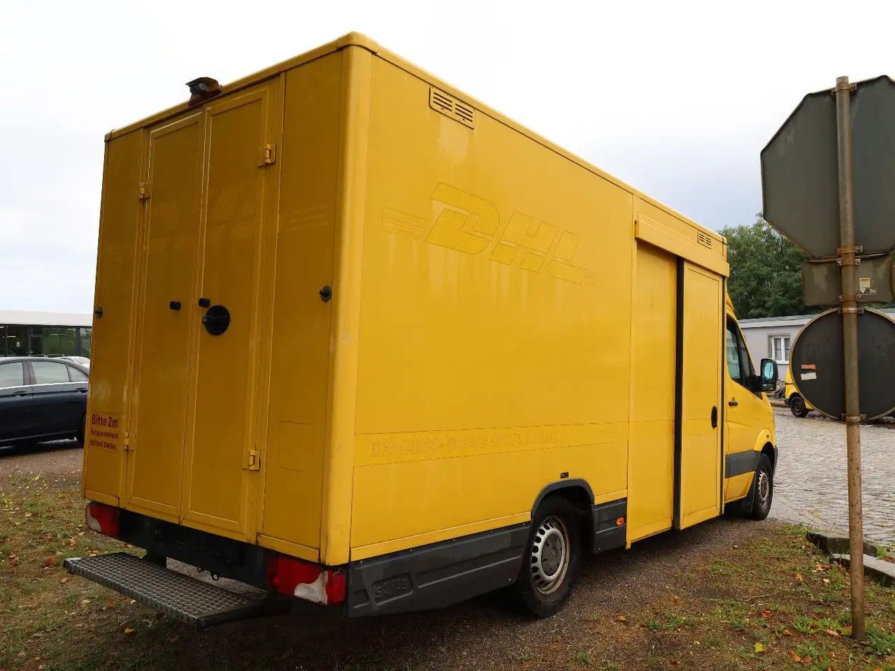 Mercedes-Benz Sprinter II Pritsche/ Koffer/Regalsystem - Dobozos kisteherautó: 3 kép. Mercedes-Benz Sprinter II Pritsche/ Koffer/Regalsystem - Dobozos kisteherautó: 3 kép.