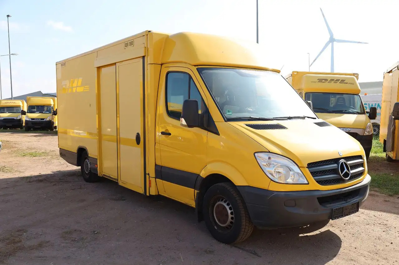 Mercedes-Benz Sprinter II Pritsche/ Koffer/Regalsystem - Dobozos kisteherautó: 2 kép. Mercedes-Benz Sprinter II Pritsche/ Koffer/Regalsystem - Dobozos kisteherautó: 2 kép.