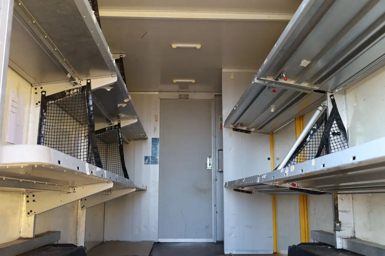 Dobozos kisteherautó Mercedes-Benz Sprinter II Pritsche/ Koffer/Regalsystem: 14 kép.