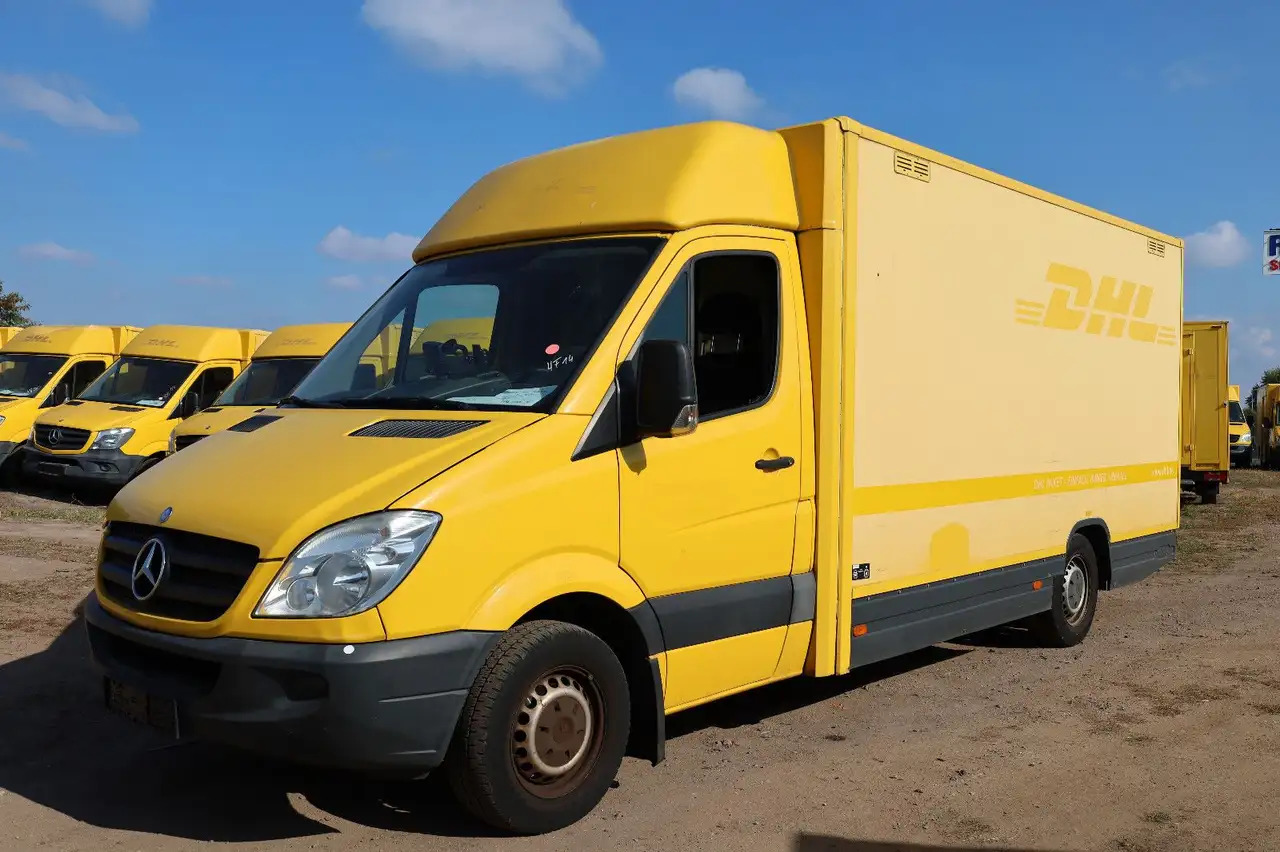 Mercedes-Benz Sprinter II Pritsche/ Koffer/Regalsystem - Dobozos kisteherautó: 1 kép. Mercedes-Benz Sprinter II Pritsche/ Koffer/Regalsystem - Dobozos kisteherautó: 1 kép.