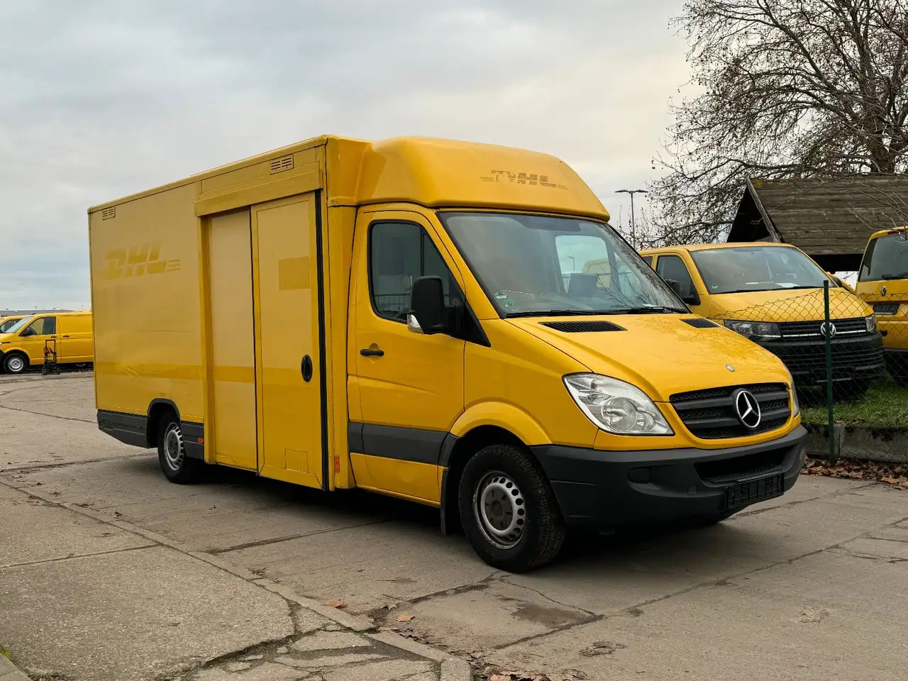 Mercedes-Benz Sprinter II Pritsche/ Koffer/Regalsystem - Dobozos kisteherautó: 1 kép. Mercedes-Benz Sprinter II Pritsche/ Koffer/Regalsystem - Dobozos kisteherautó: 1 kép.