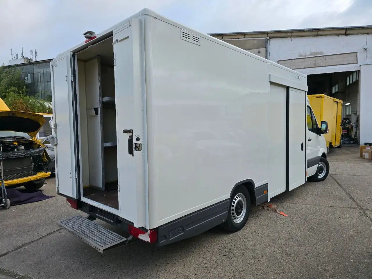 Mercedes-Benz Sprinter/Koffer/Regalsystem/ EU5/ 1. Hand - Dobozos kisteherautó: 5 kép. Mercedes-Benz Sprinter/Koffer/Regalsystem/ EU5/ 1. Hand - Dobozos kisteherautó: 5 kép.