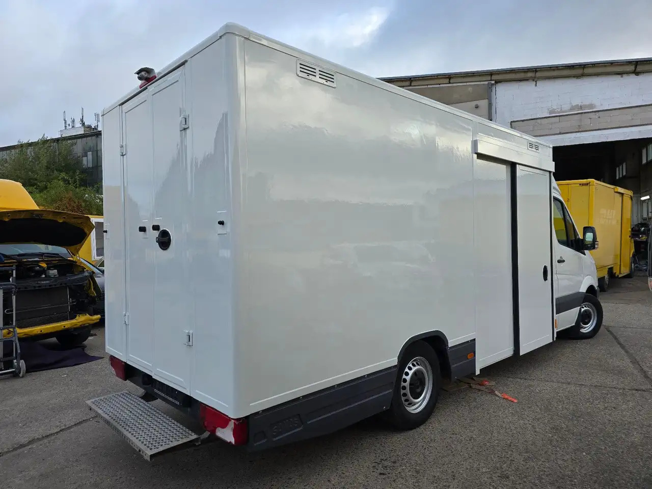 Mercedes-Benz Sprinter/Koffer/Regalsystem/ EU5/ 1. Hand - Dobozos kisteherautó: 3 kép. Mercedes-Benz Sprinter/Koffer/Regalsystem/ EU5/ 1. Hand - Dobozos kisteherautó: 3 kép.