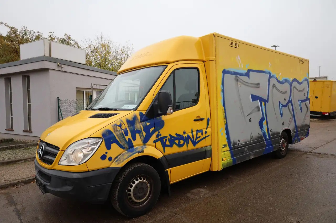 Mercedes-Benz Sprinter/ Koffer/Regalsystem - Dobozos kisteherautó: 2 kép. Mercedes-Benz Sprinter/ Koffer/Regalsystem - Dobozos kisteherautó: 2 kép.