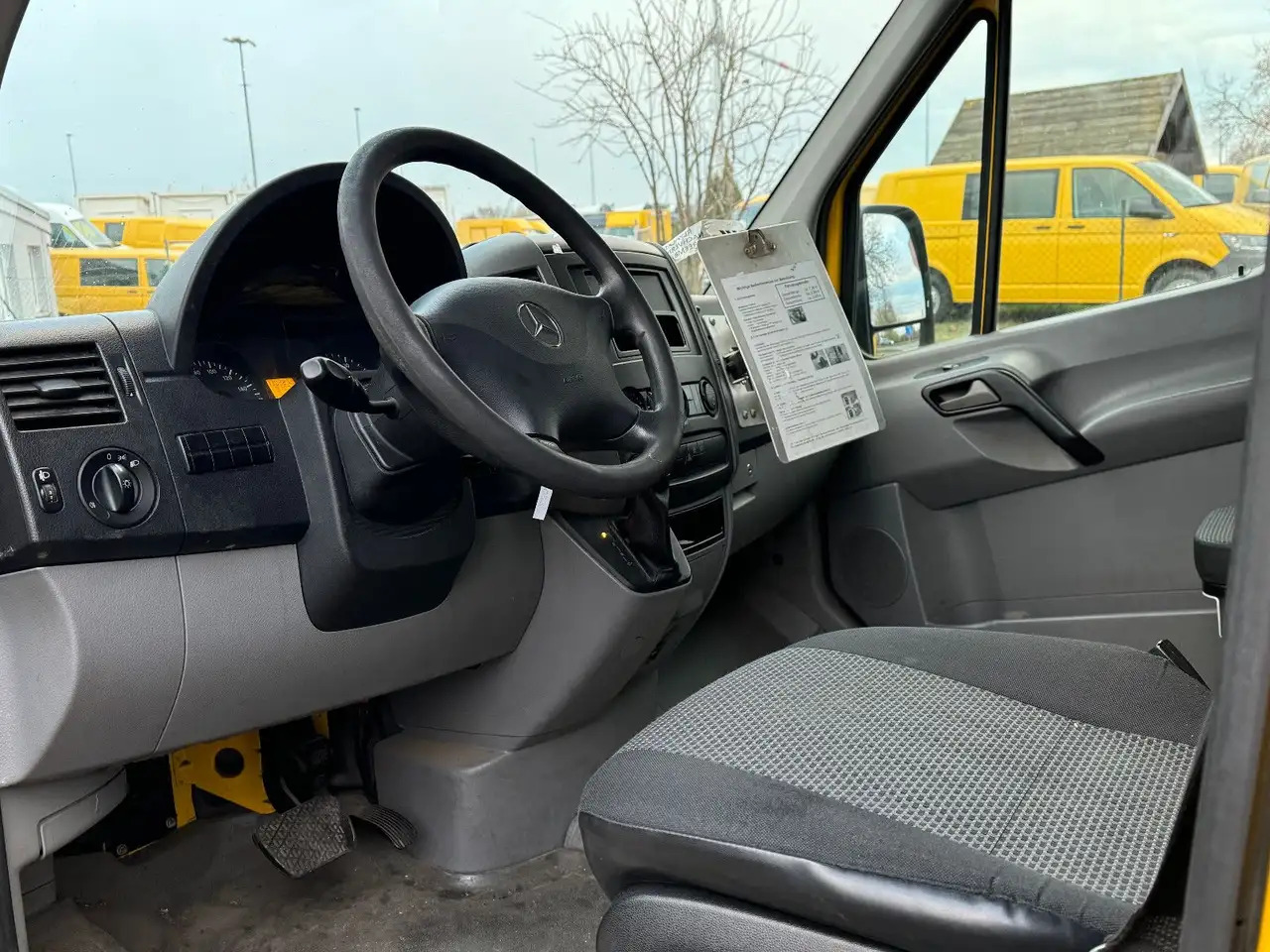 Mercedes-Benz Sprinter/ Koffer/Regalsystem - Dobozos kisteherautó: 5 kép. Mercedes-Benz Sprinter/ Koffer/Regalsystem - Dobozos kisteherautó: 5 kép.