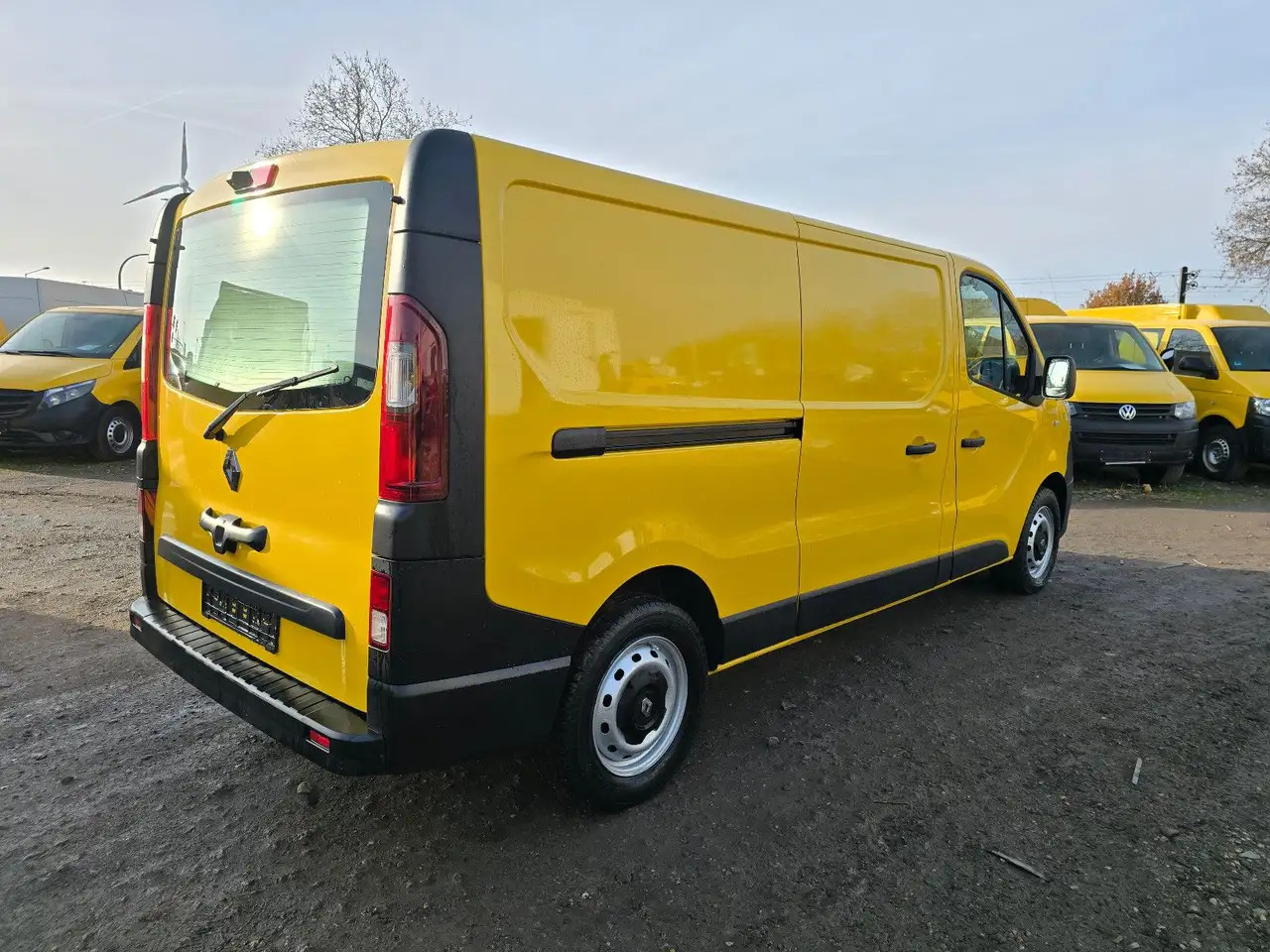 Renault Trafic Kasten L2H1 3,0t Komfort - Furgon: 4 kép. Renault Trafic Kasten L2H1 3,0t Komfort - Furgon: 4 kép.