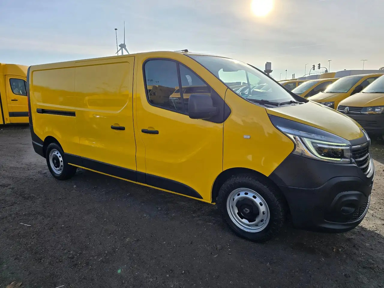 Renault Trafic Kasten L2H1 3,0t Komfort - Furgon: 2 kép. Renault Trafic Kasten L2H1 3,0t Komfort - Furgon: 2 kép.