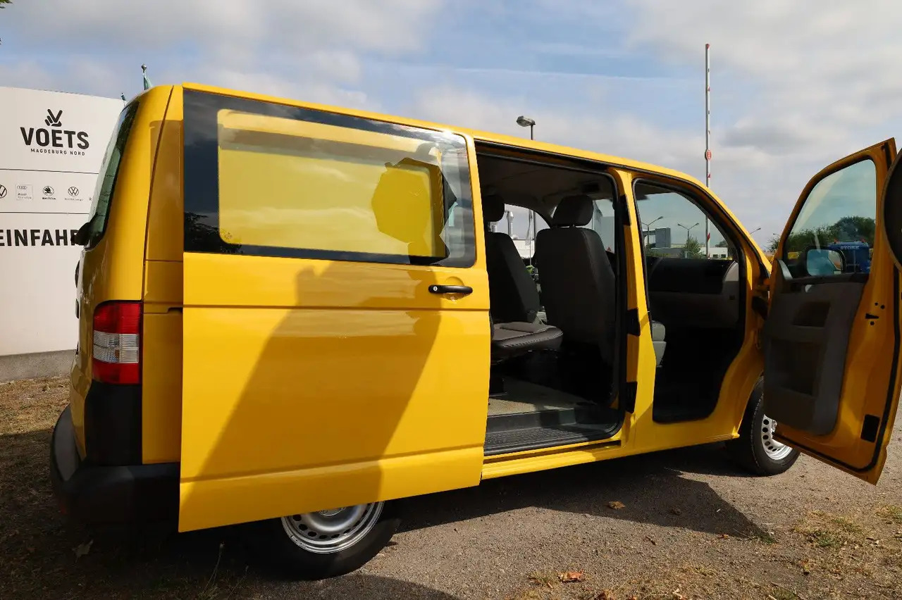 Volkswagen T5 Transporter/ 2.0 TDI/EU5/1.Hand/5-Sitze - Duplakabinos kisteherautó: 2 kép. Volkswagen T5 Transporter/ 2.0 TDI/EU5/1.Hand/5-Sitze - Duplakabinos kisteherautó: 2 kép.
