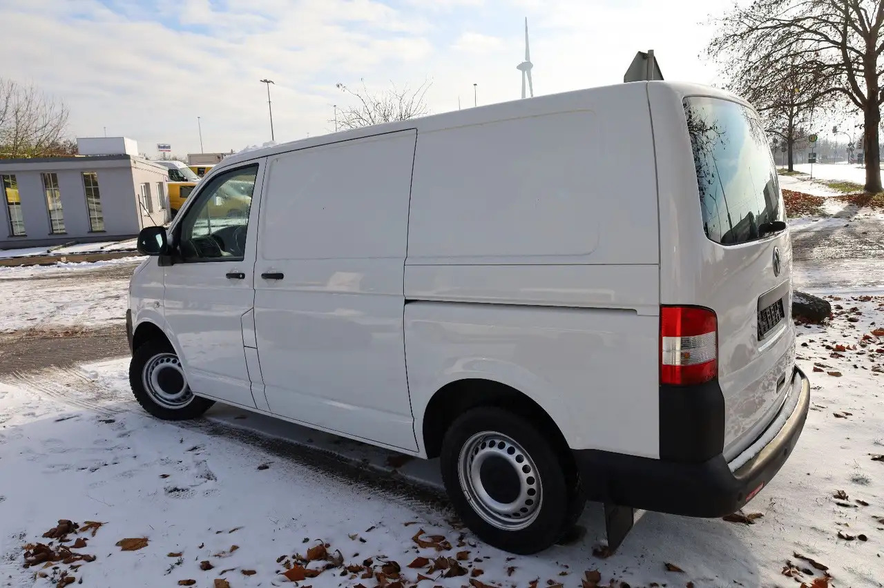Volkswagen T5 Transporter Kasten-Kombi 2.0 TDI/EU5/1.Hand - Furgon: 3 kép. Volkswagen T5 Transporter Kasten-Kombi 2.0 TDI/EU5/1.Hand - Furgon: 3 kép.