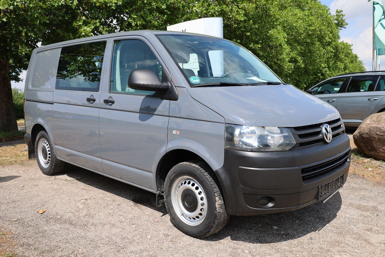Volkswagen T5 Transporter Kasten-Kombi 2.0 TDI/EU5/5-Sitze - Kisbusz: 2 kép. Volkswagen T5 Transporter Kasten-Kombi 2.0 TDI/EU5/5-Sitze - Kisbusz: 2 kép.