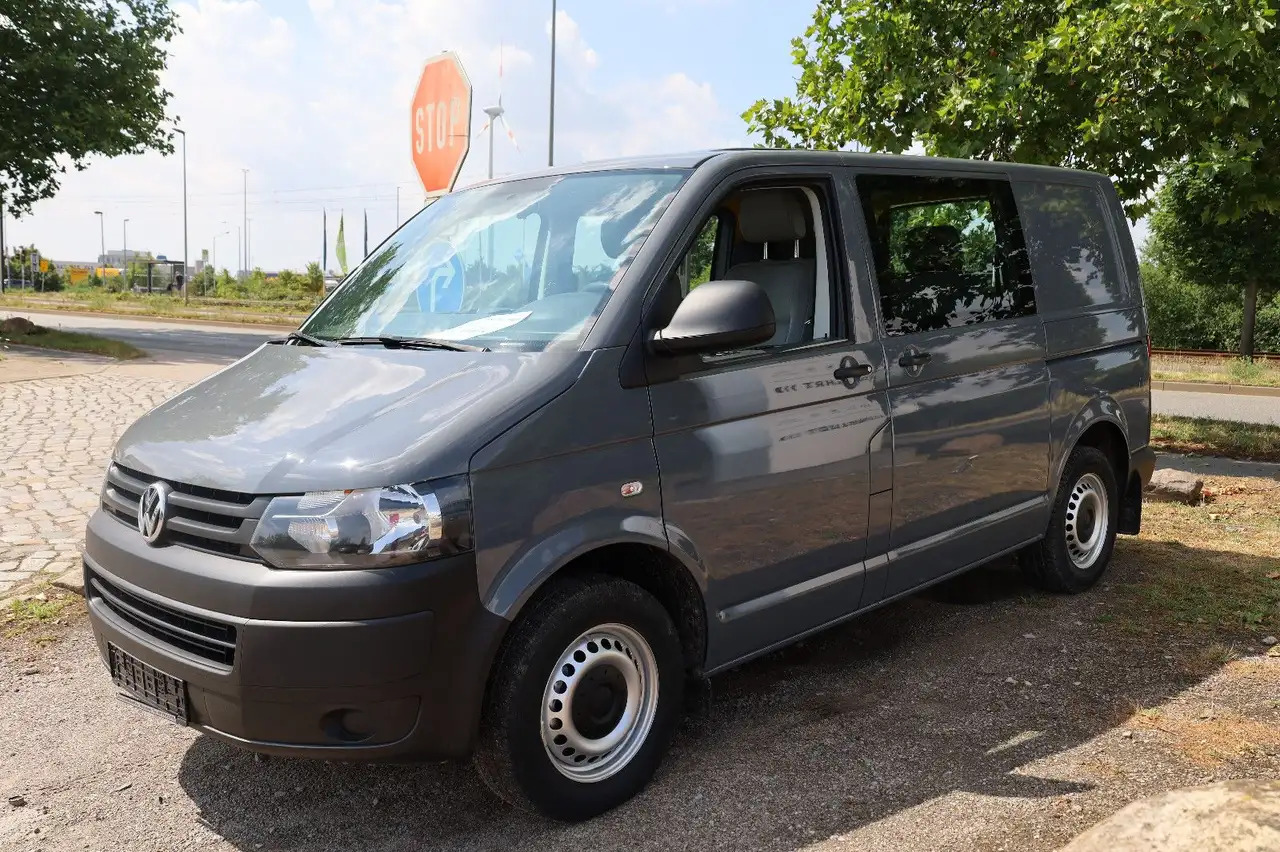 Volkswagen T5 Transporter Kasten-Kombi 2.0 TDI/EU5/5-Sitze - Autó: 1 kép. Volkswagen T5 Transporter Kasten-Kombi 2.0 TDI/EU5/5-Sitze - Autó: 1 kép.