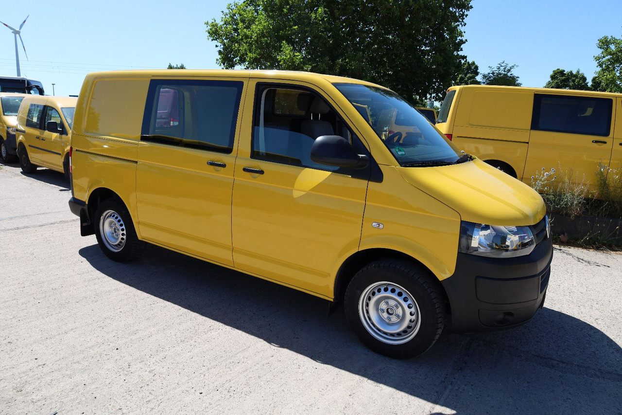 Volkswagen T5 Transporter Kasten-Kombi 2.0 TDI/EU5 - Kis furgon: 1 kép. Volkswagen T5 Transporter Kasten-Kombi 2.0 TDI/EU5 - Kis furgon: 1 kép.