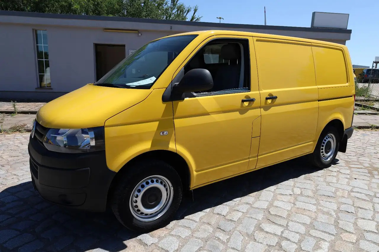 Volkswagen T5 Transporter Kasten-Kombi 2.0 TDI/EU5 - Autó: 2 kép. Volkswagen T5 Transporter Kasten-Kombi 2.0 TDI/EU5 - Autó: 2 kép.