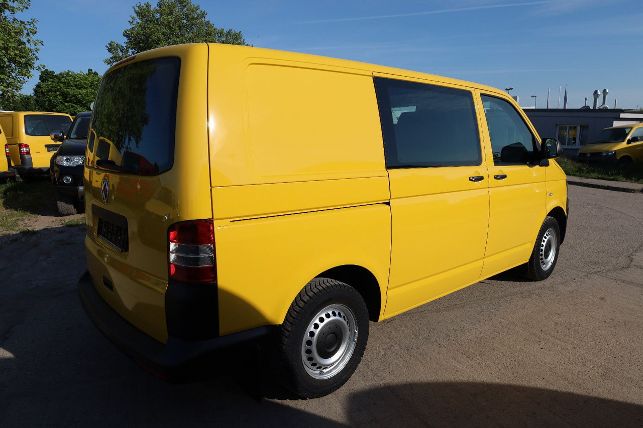 Volkswagen T5 Transporter Kasten-Kombi 2.0 TDI/EU5 - Kis furgon: 4 kép. Volkswagen T5 Transporter Kasten-Kombi 2.0 TDI/EU5 - Kis furgon: 4 kép.
