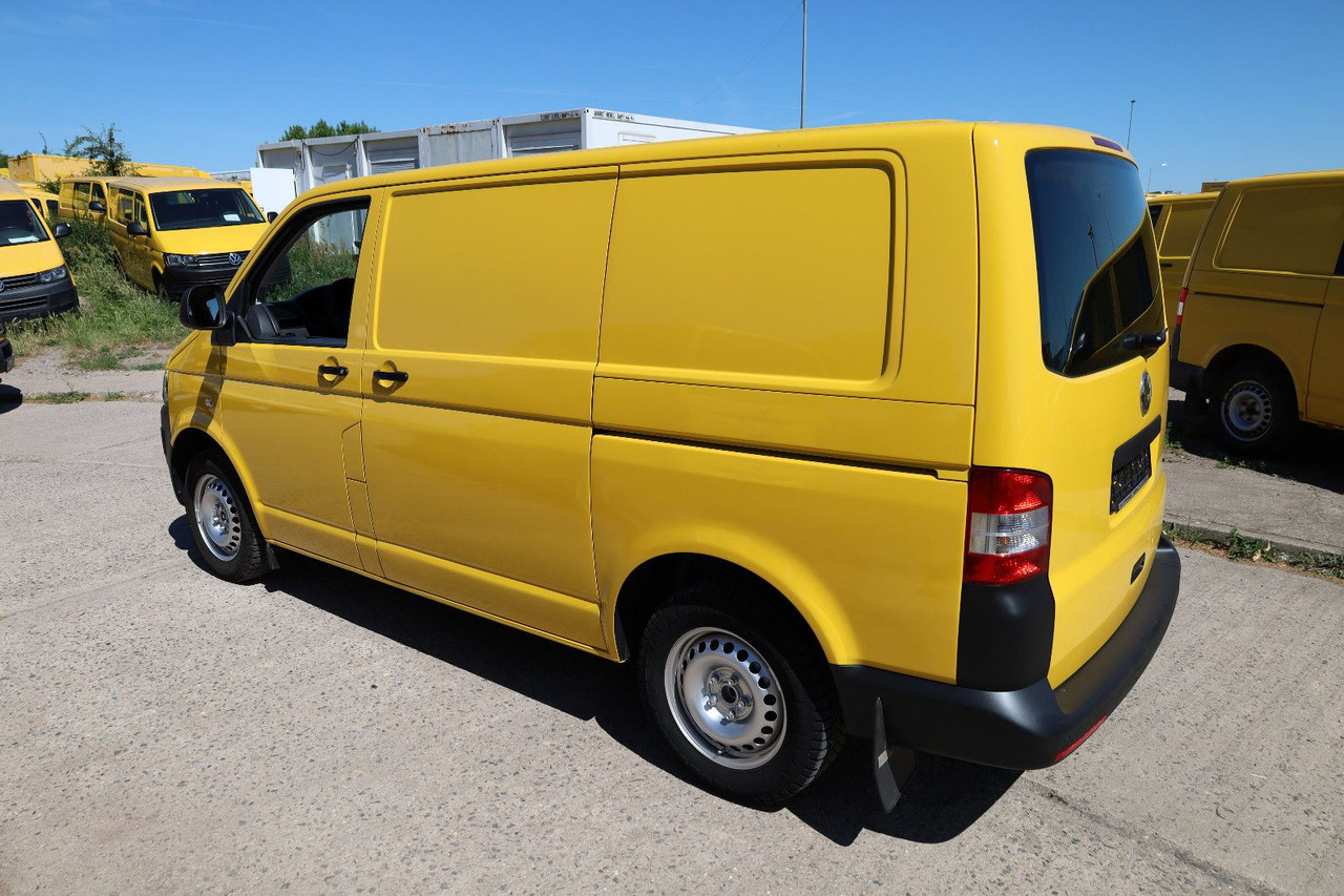 Volkswagen T5 Transporter Kasten-Kombi 2.0 TDI/EU5 - Kis furgon: 3 kép. Volkswagen T5 Transporter Kasten-Kombi 2.0 TDI/EU5 - Kis furgon: 3 kép.