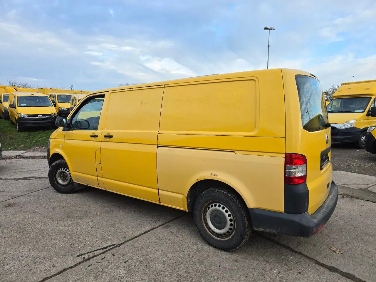 Volkswagen T5 lang Transporter Kasten-Kombi 2.0 TDI/EU5 - Furgon: 4 kép. Volkswagen T5 lang Transporter Kasten-Kombi 2.0 TDI/EU5 - Furgon: 4 kép.