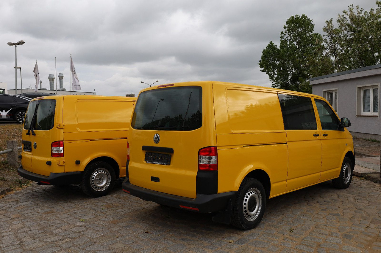 Volkswagen T5 lang Transporter Kasten-Kombi 2.0 TDI/EU5 - Kis furgon: 2 kép. Volkswagen T5 lang Transporter Kasten-Kombi 2.0 TDI/EU5 - Kis furgon: 2 kép.