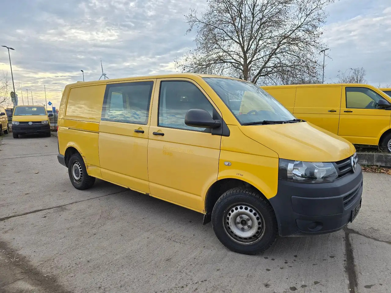 Volkswagen T5 lang Transporter Kasten-Kombi 2.0 TDI/EU5 - Furgon: 2 kép. Volkswagen T5 lang Transporter Kasten-Kombi 2.0 TDI/EU5 - Furgon: 2 kép.