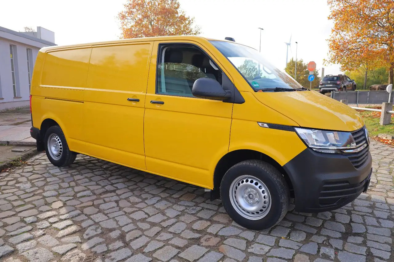 Volkswagen T6 Transporter - Autó: 3 kép. Volkswagen T6 Transporter - Autó: 3 kép.