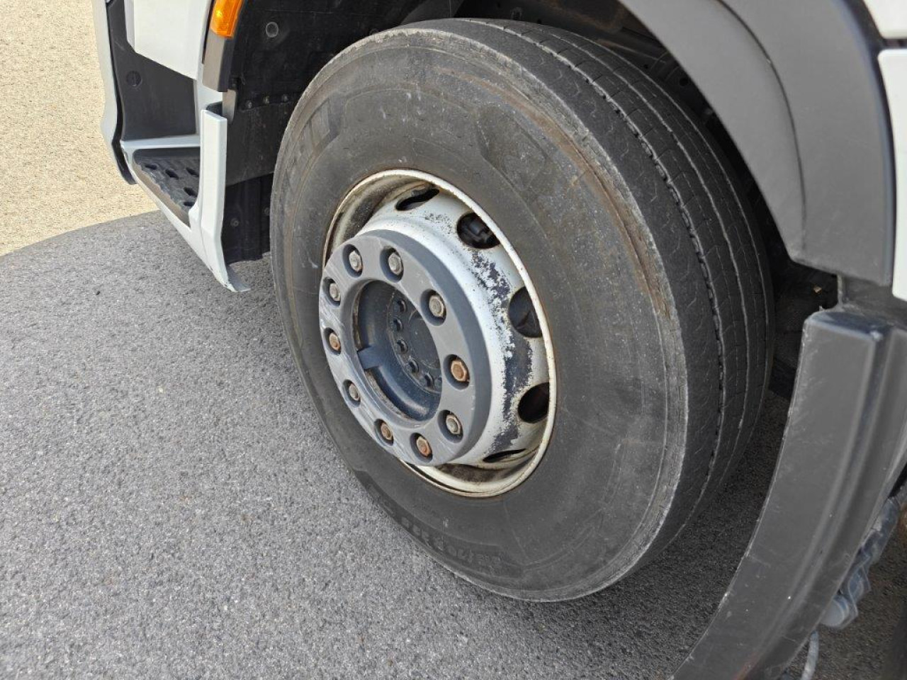 IVECO Stralis AS440S46T/P2LNG Euro6 Intarder Klima - Nyergesvontató: 5 kép. IVECO Stralis AS440S46T/P2LNG Euro6 Intarder Klima - Nyergesvontató: 5 kép.