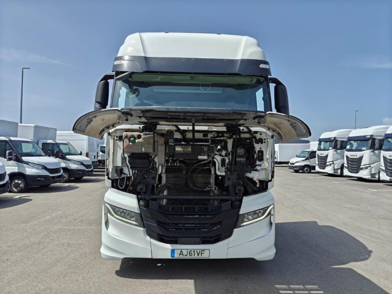 IVECO Stralis AS440S46T/P2LNG Euro6 Intarder Klima - Nyergesvontató: 2 kép. IVECO Stralis AS440S46T/P2LNG Euro6 Intarder Klima - Nyergesvontató: 2 kép.